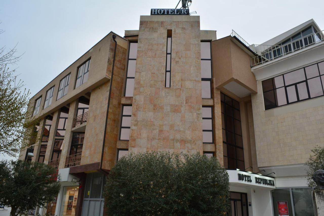 Hotel Republika 培拉特 外观 照片
