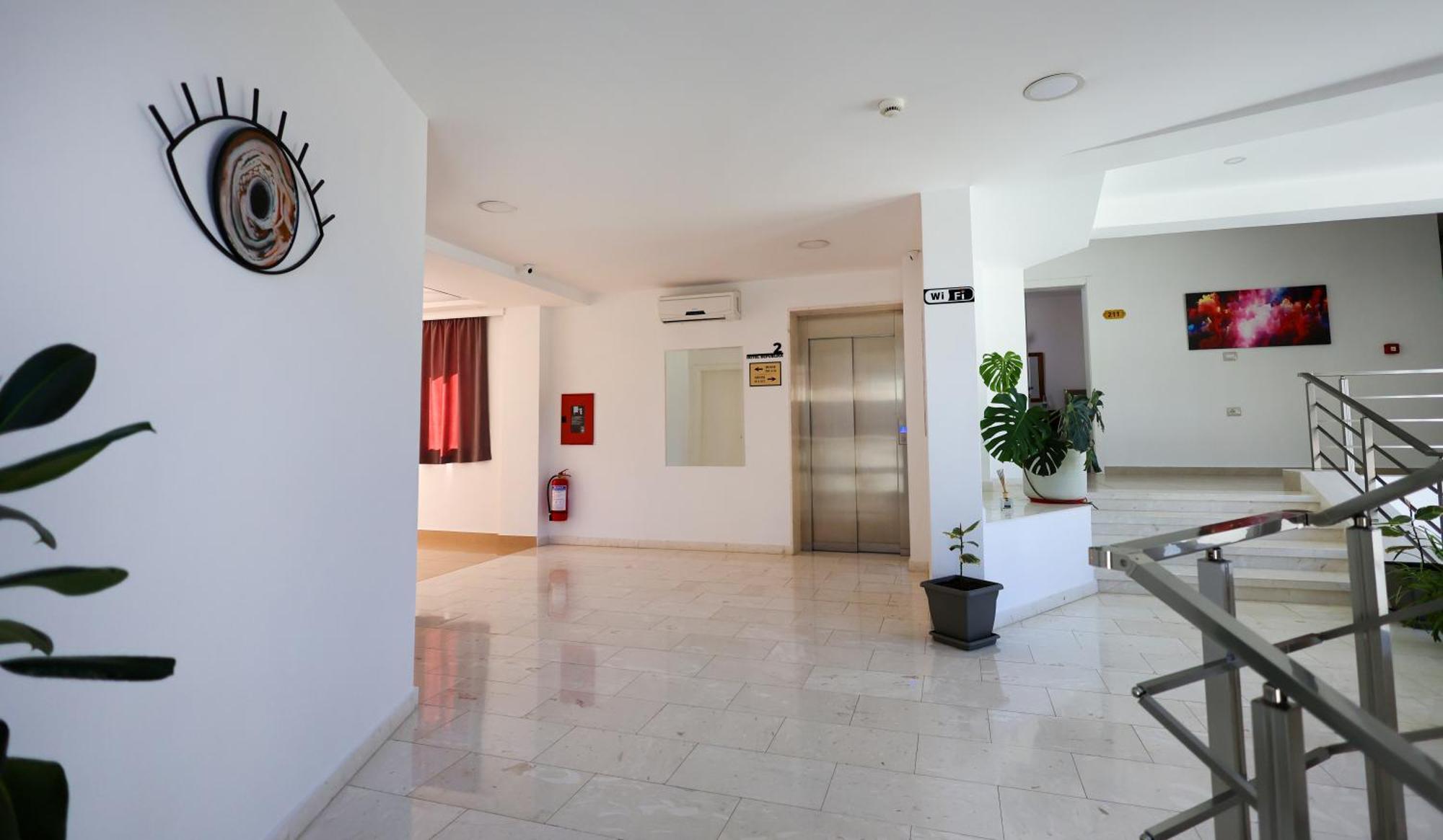 Hotel Republika 培拉特 外观 照片