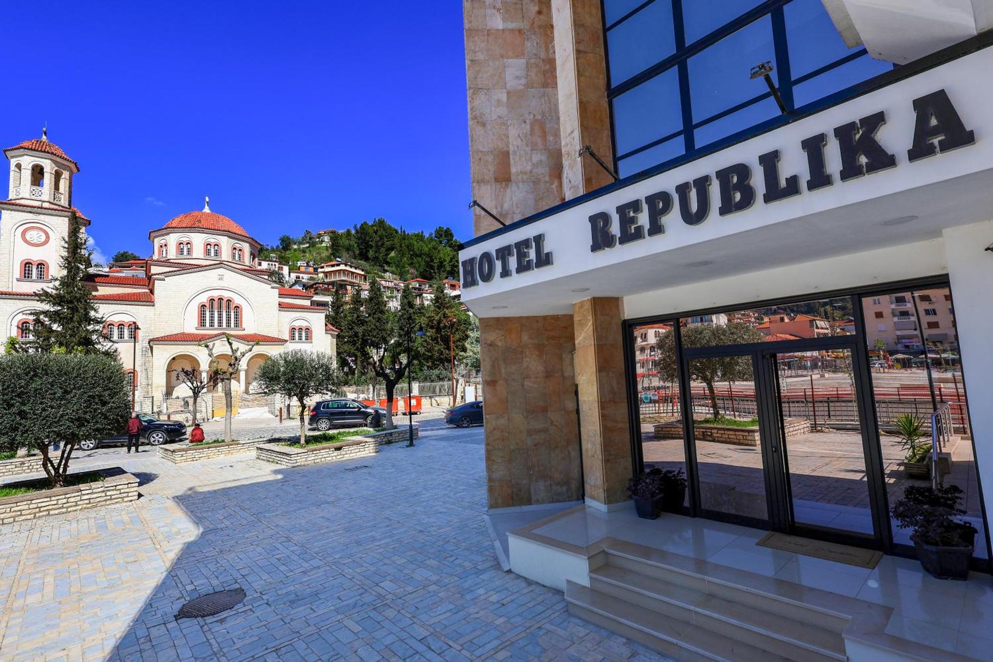 Hotel Republika 培拉特 外观 照片