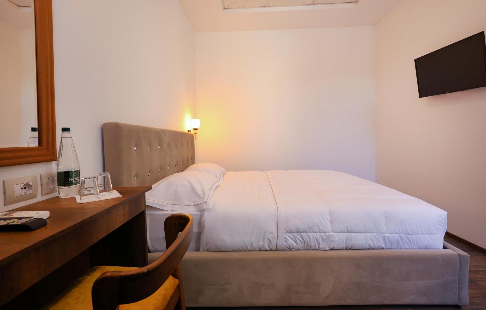 Hotel Republika 培拉特 外观 照片
