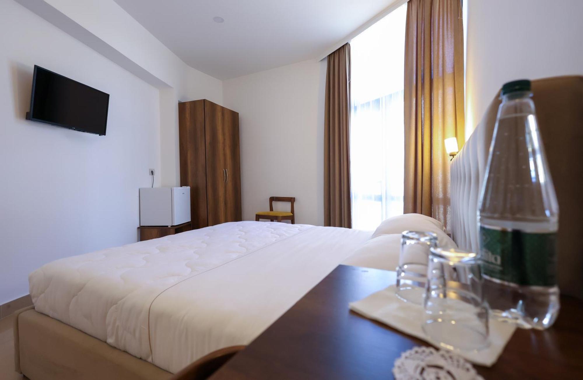 Hotel Republika 培拉特 外观 照片