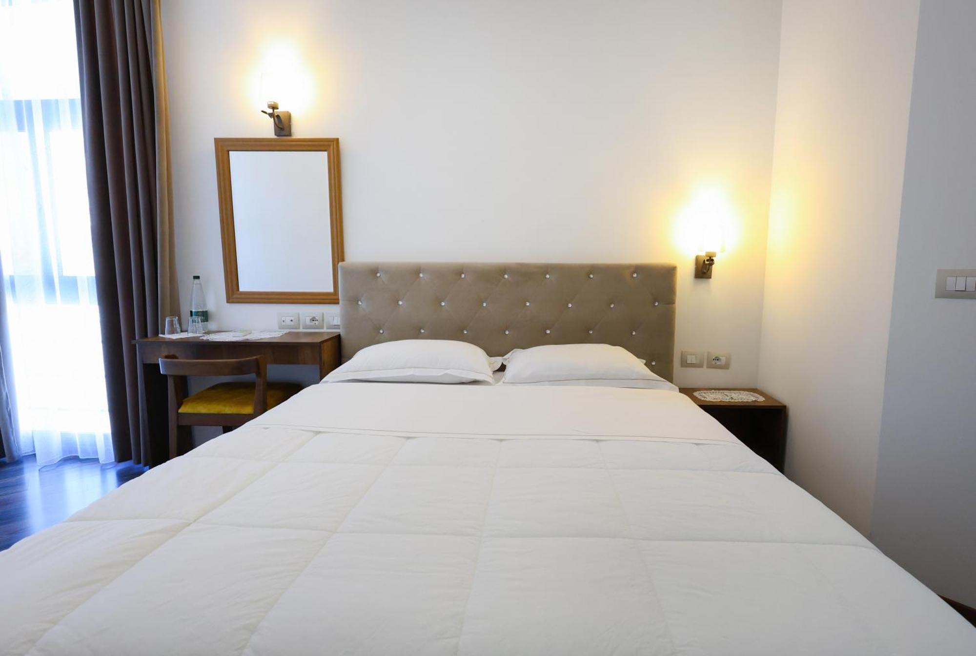 Hotel Republika 培拉特 外观 照片