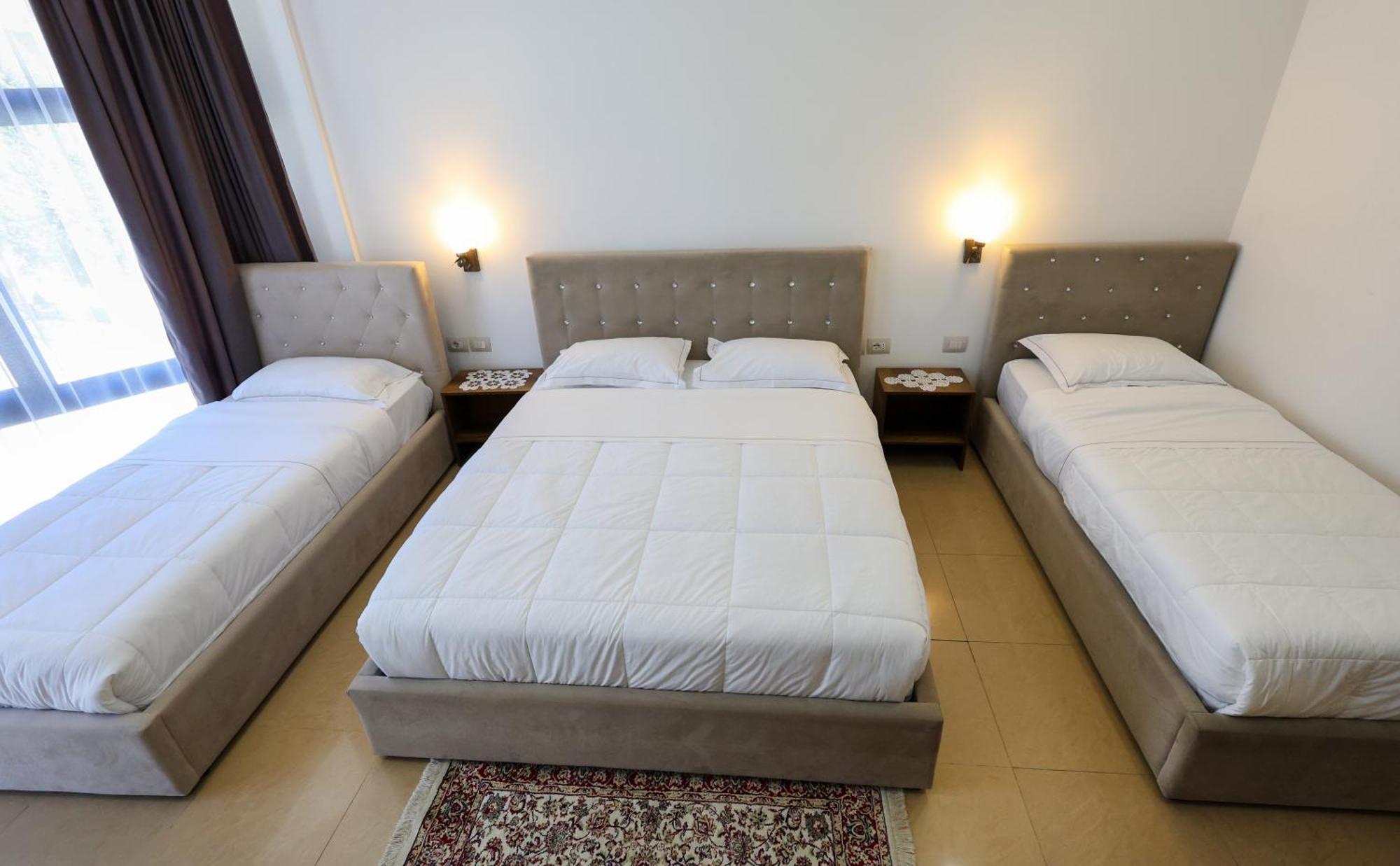 Hotel Republika 培拉特 外观 照片