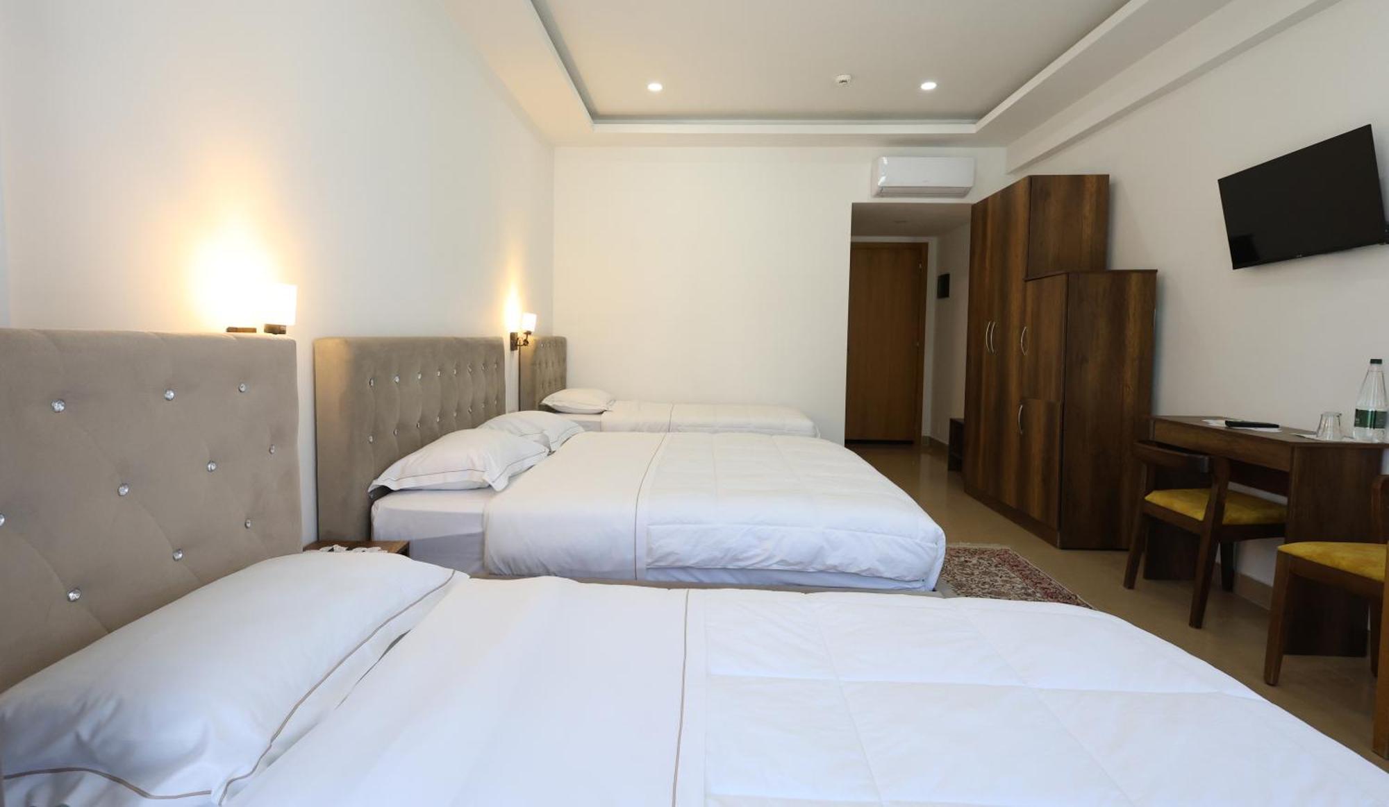 Hotel Republika 培拉特 外观 照片