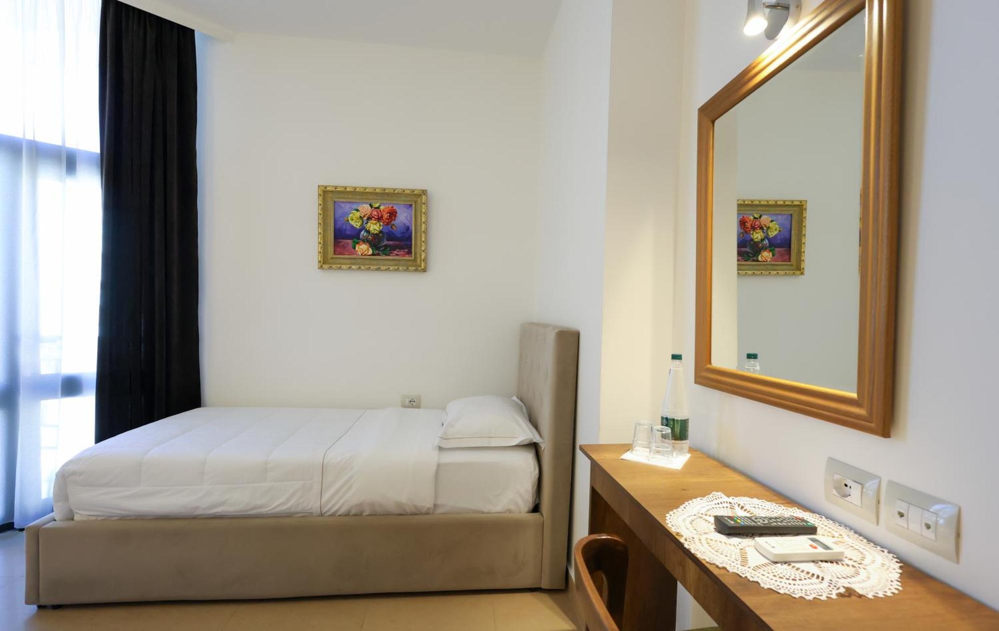 Hotel Republika 培拉特 外观 照片