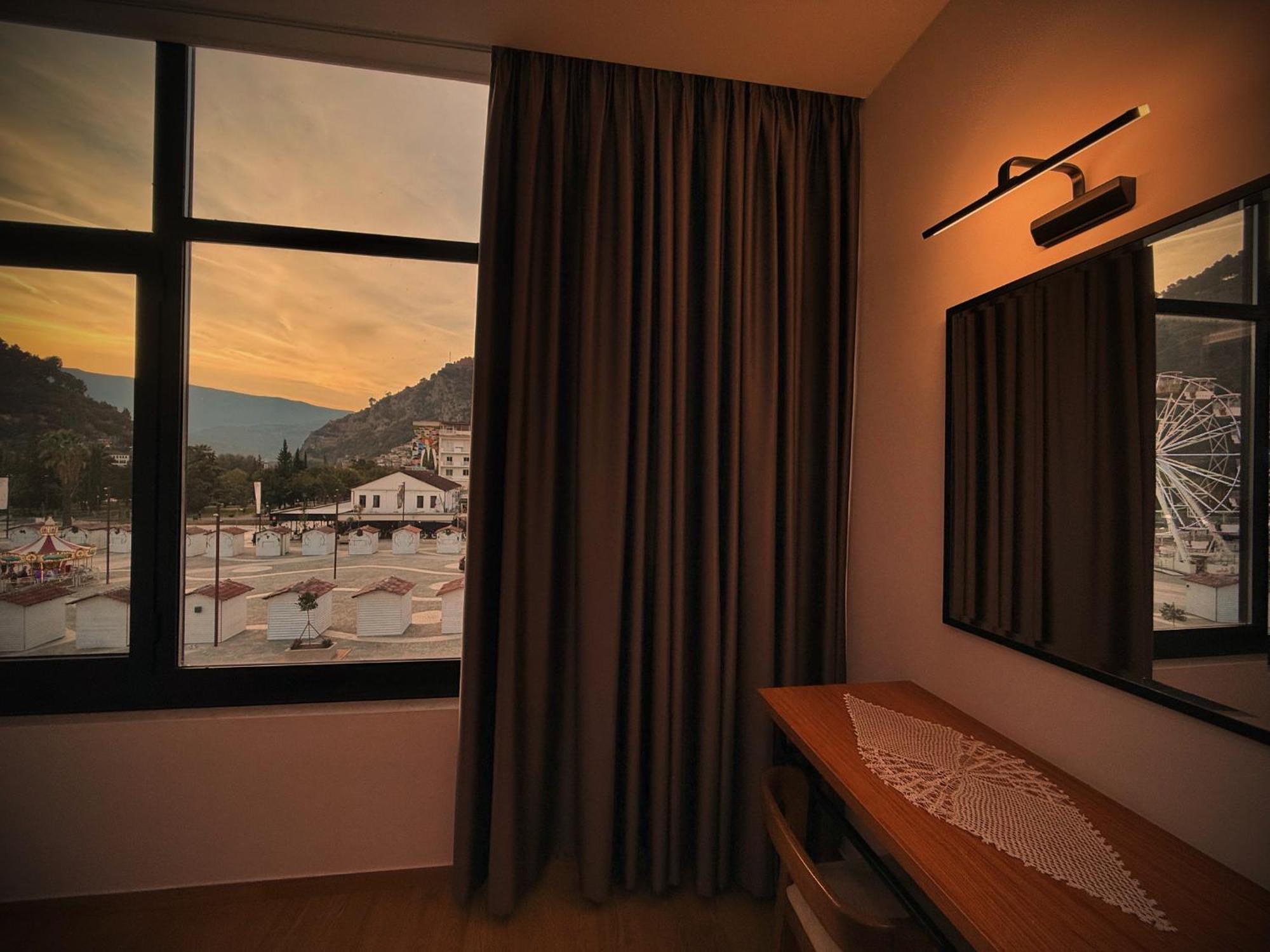 Hotel Republika 培拉特 外观 照片